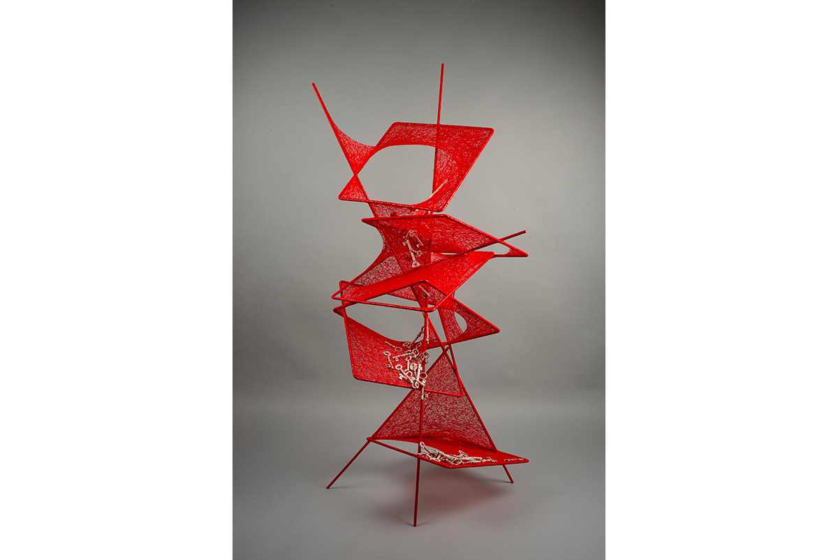 image State of Being (Keys), 2015 ARMATURE EN MÉTAL, CLEFS ET FIL ROUGE  148 X 58 X 60 CM 58 1/4 X 22 7/8 X 23 5/8 IN.  © Chiharu Shiota. Photo Sunhi Mang.