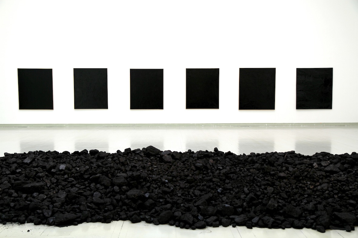 image mucsarnok_coal_pile_4877_fix2