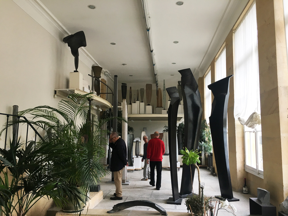 image L'orangerie, atelier de Yves Dana - Antonio Furone, Yves Dana et Jean Lesniewski (de gauche à droite)