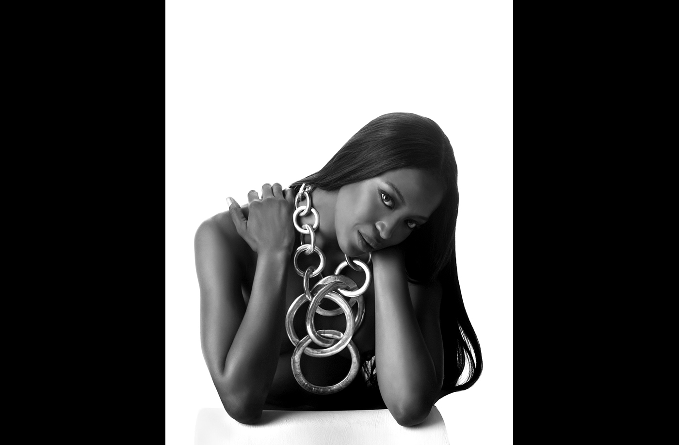 image Naomi-Campbell-necklace---Douglas-Kirkland---Galerie-GADCOLLECTION-ld2