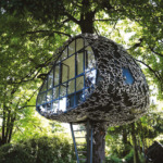 Thumbnail of http://Loris%20Cecchini,%20The%20Gardens%20Jewel,%20Tree%20House,%202016Coquille%20de%20sculpture%20en%20résine%20polyester,%20acier,%20verre,%20modules%20soudés%20en%20acier%20inoxydable©DR