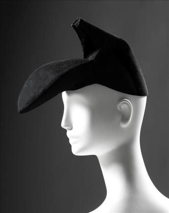 image 1-chapeau-chaussure de Schiaparelli