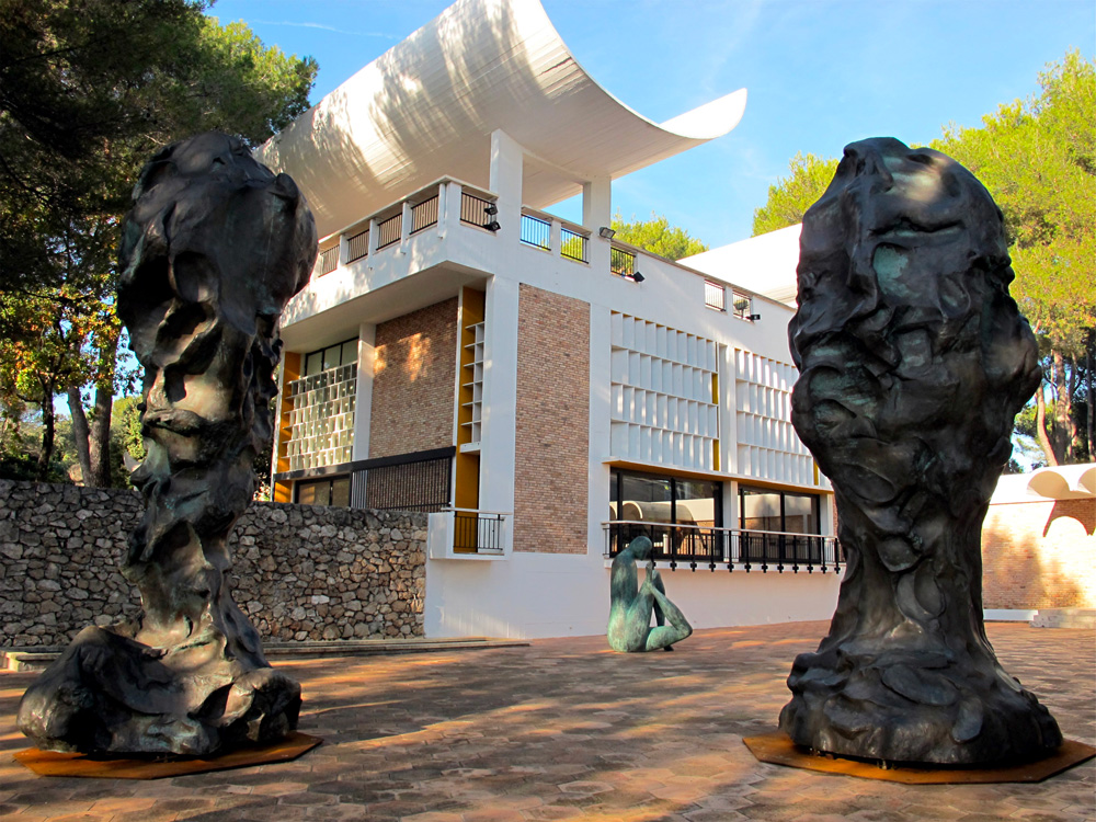 image sculptures-de-Richard.Deacon-et-Sui-Jianguo-i-n-situ-Fondation-Maeght-©Harry-Kampianne-4