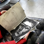 Thumbnail of http://Olympe-Racana-Weiler,-atelier,-cahier-de-dessins-à-la-craie-noire,-©Harry-Kampianne
