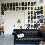 Thumbnail of http://Olympe-Racana-Weiler,-vue-d'atelier,-série-de-portraits-à-la-craie-noire,-©Harry-Kampianne
