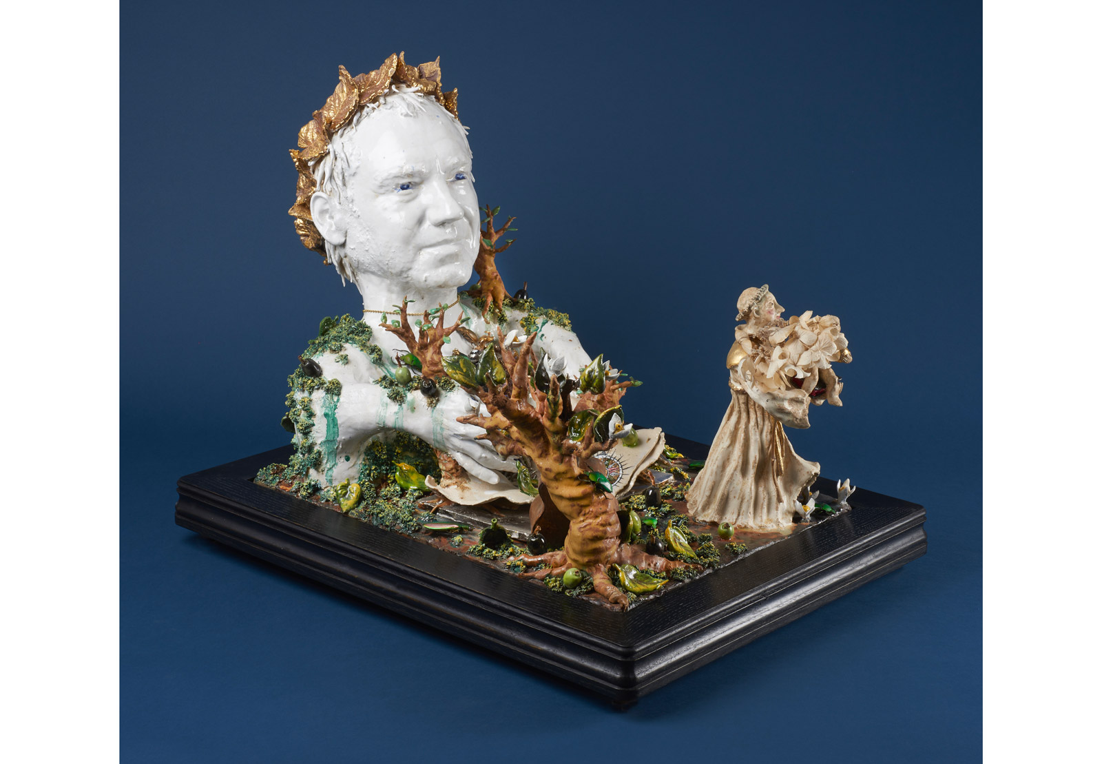 image Marlène-Mocquet,THIERRY-ET-THE-BEATLES---2023---Gré-émaillé,-lustre-or-et-platine-6-copie,-©-Pierre-Schwartz