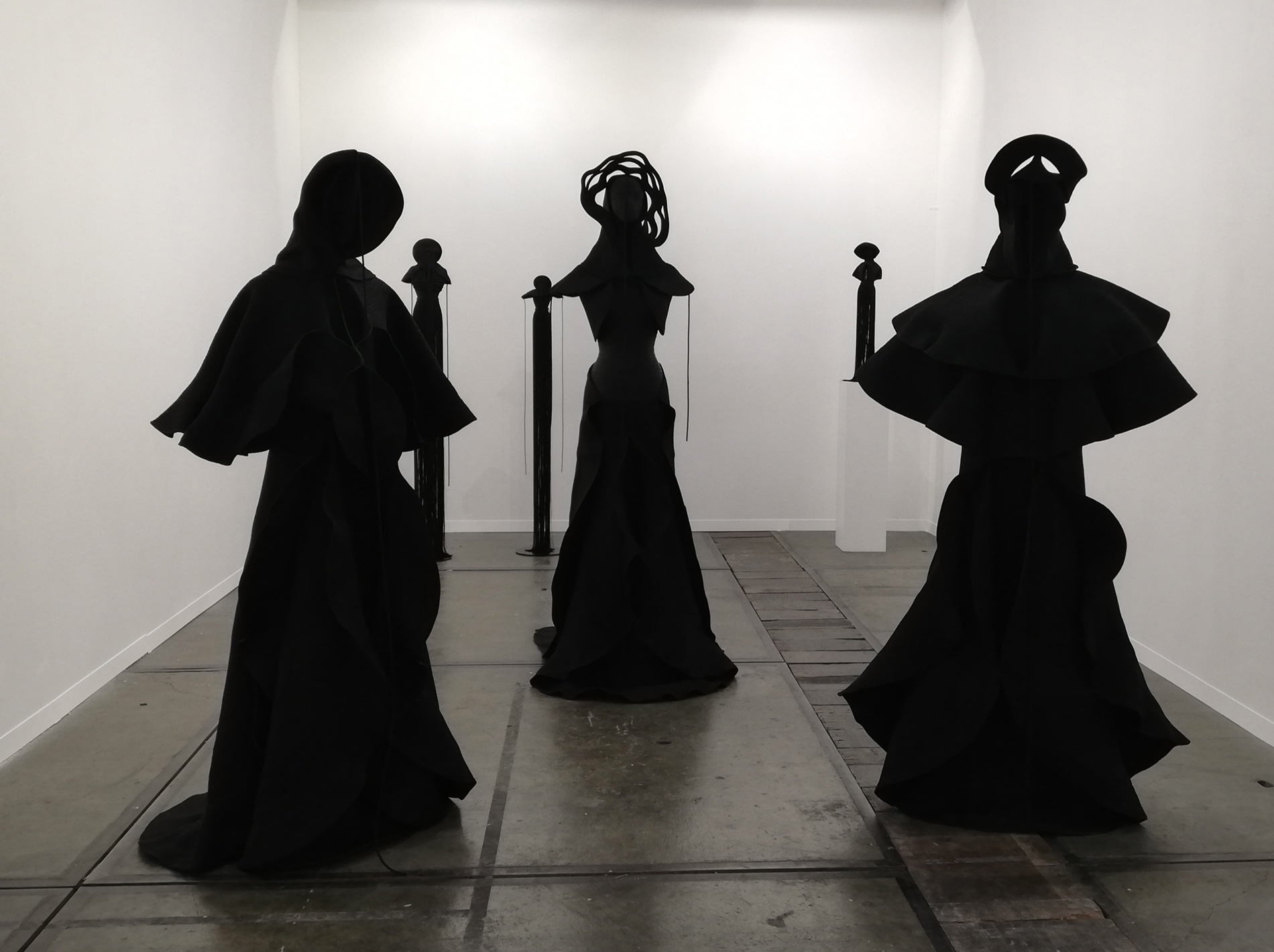 image Art-Brussels-2024-(3)-Installation-galerie-Templon-©Harry-Kampianne